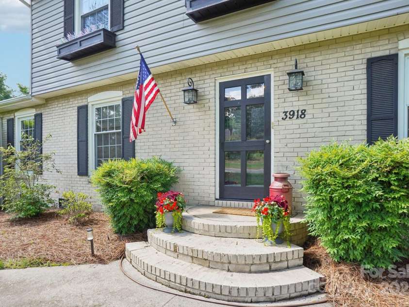 3918 Rea Road, Charlotte, NC 28226.  MLS# CAR4254640, YatesRealty ID 19360. 