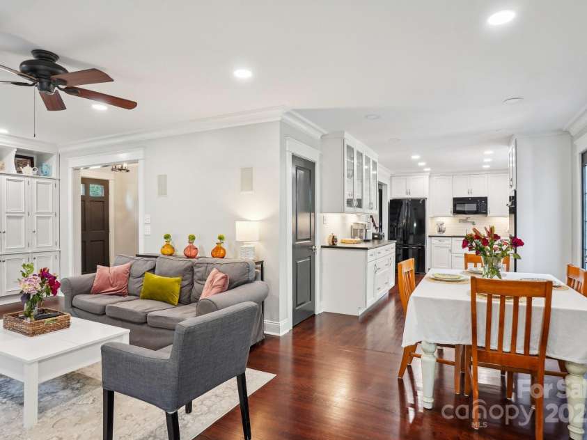 3918 Rea Road, Charlotte, NC 28226.  MLS# CAR4254640, YatesRealty ID 19360. 