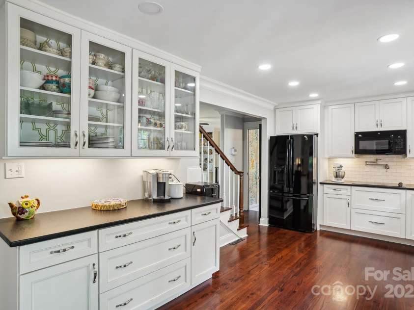 3918 Rea Road, Charlotte, NC 28226.  MLS# CAR4254640, YatesRealty ID 19360. 