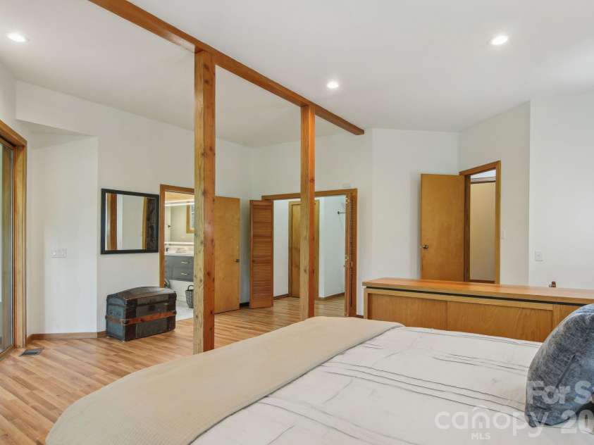 295 Dills Road, Bryson City, NC 28713.  MLS# CAR4373473, YatesRealty ID 19361. Another few of the spacious ensuite