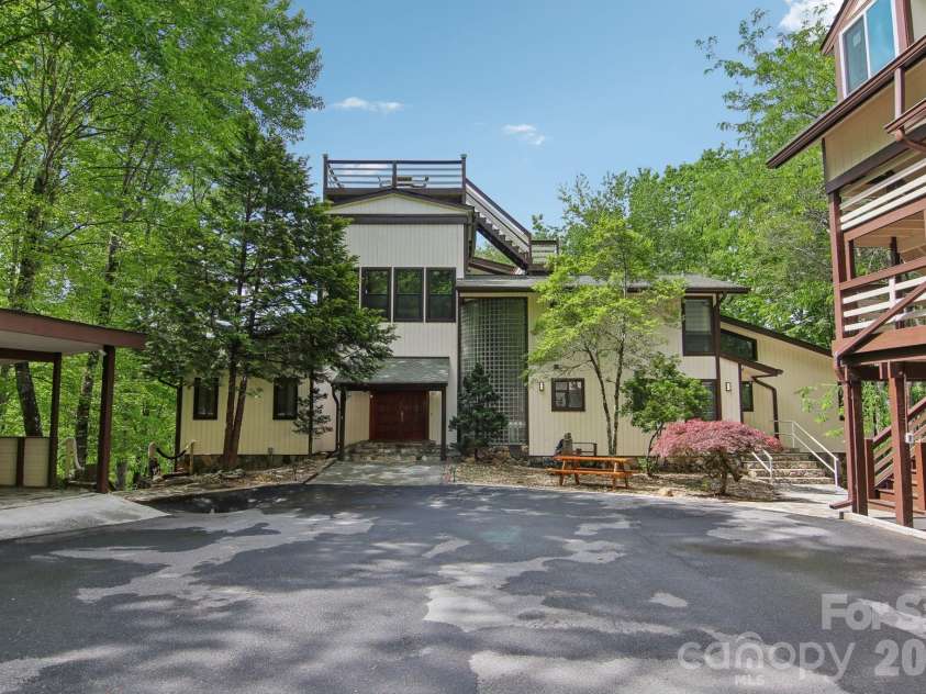 295 Dills Road, Bryson City, NC 28713.  MLS# CAR4373473, YatesRealty ID 19361. Plenty of space to park for guests and entertaining