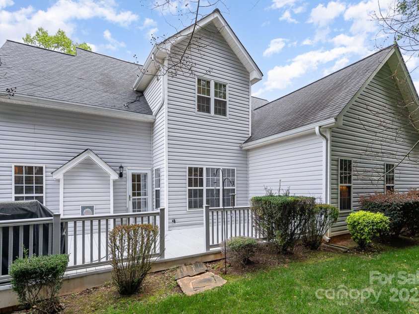 3905 Farlow Road, Charlotte, NC 28269.  MLS# CAR4238350, YatesRealty ID 19361. Back Yard