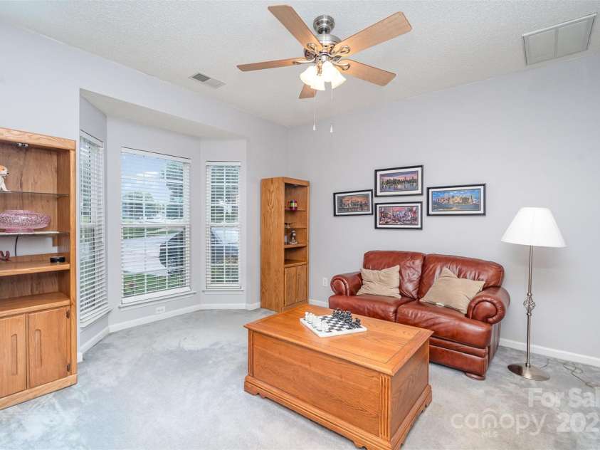 3905 Farlow Road, Charlotte, NC 28269.  MLS# CAR4238350, YatesRealty ID 19361. Flex Space / Sitting Room