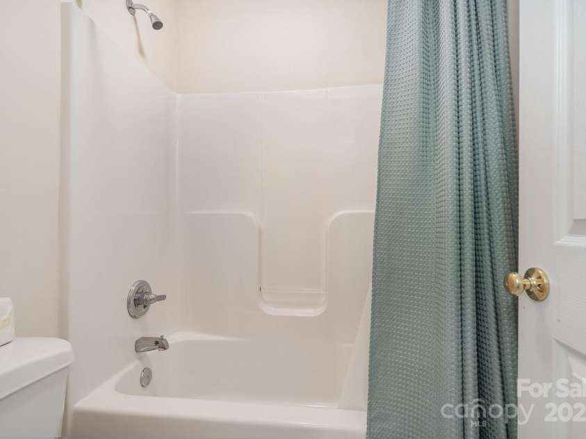 3905 Farlow Road, Charlotte, NC 28269.  MLS# CAR4238350, YatesRealty ID 19361. Full Bath -upstairs