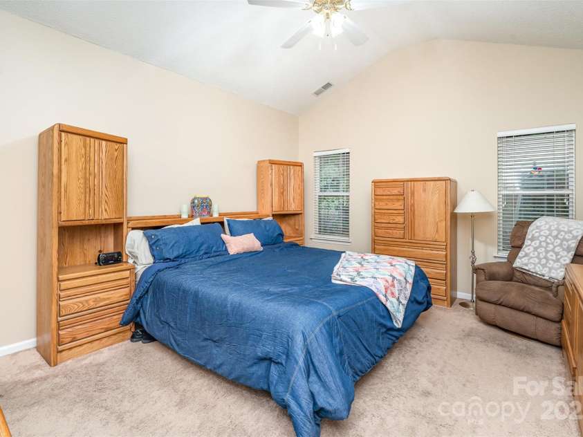 3905 Farlow Road, Charlotte, NC 28269.  MLS# CAR4238350, YatesRealty ID 19361. Primary Ensuite