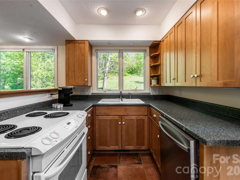 10 and 12 Dogwood Hills Lane, Weaverville, NC 28787.  MLS# CAR4374354, YatesRealty ID 19362. Guest House Kitchen