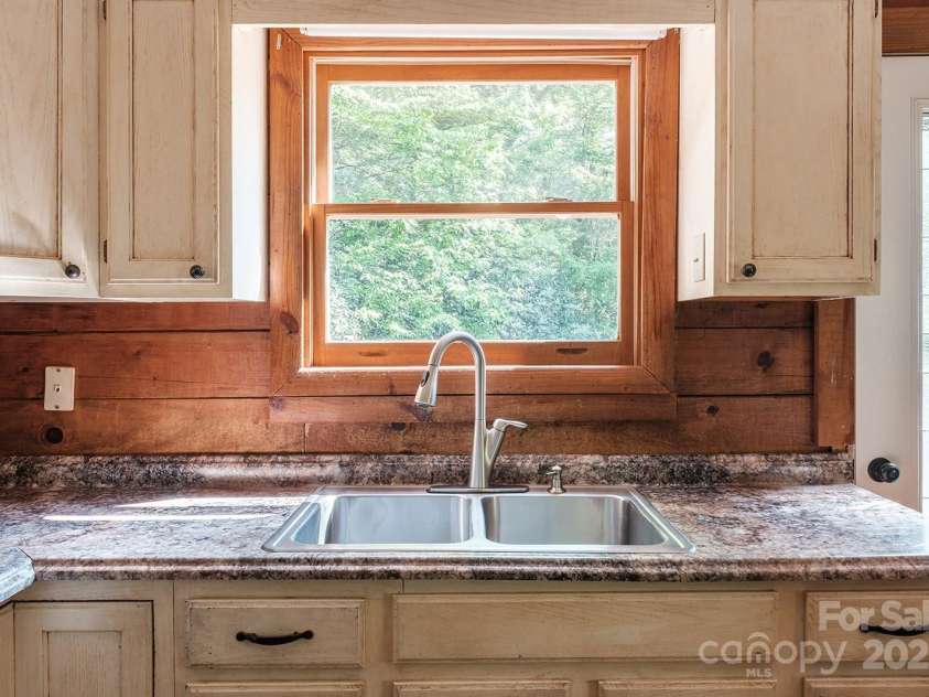 2266 Sugar Mountain Road, Newland, NC 28657.  MLS# CAR4270431, YatesRealty ID 19362. 