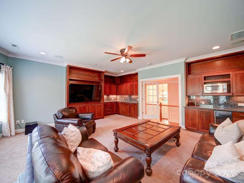 200 Waterby Way, Matthews, NC 28104.  MLS# CAR4256714, YatesRealty ID 19363. 