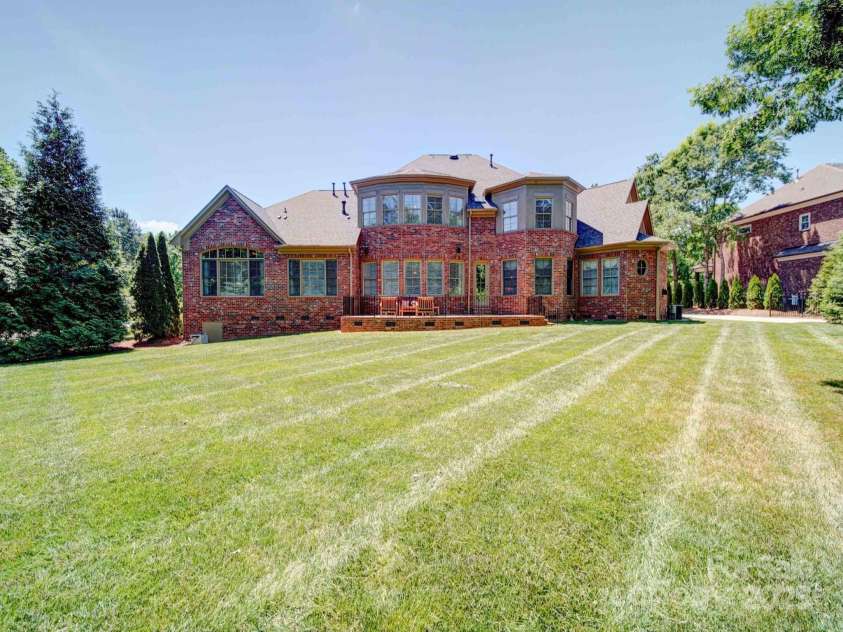 200 Waterby Way, Matthews, NC 28104.  MLS# CAR4256714, YatesRealty ID 19363. 