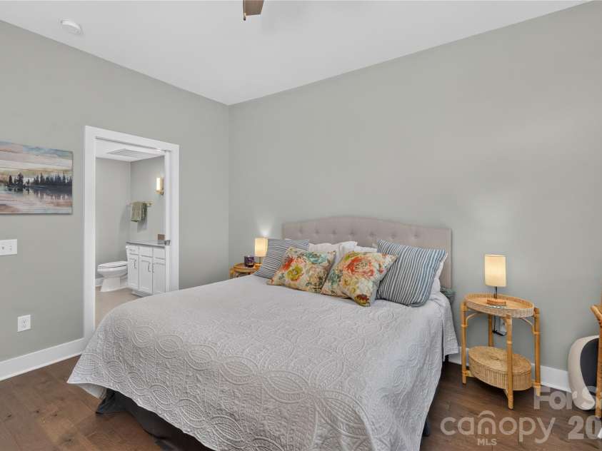 2401 Euclid Avenue, Charlotte, NC 28203.  MLS# CAR4399147, YatesRealty ID 19364. 
