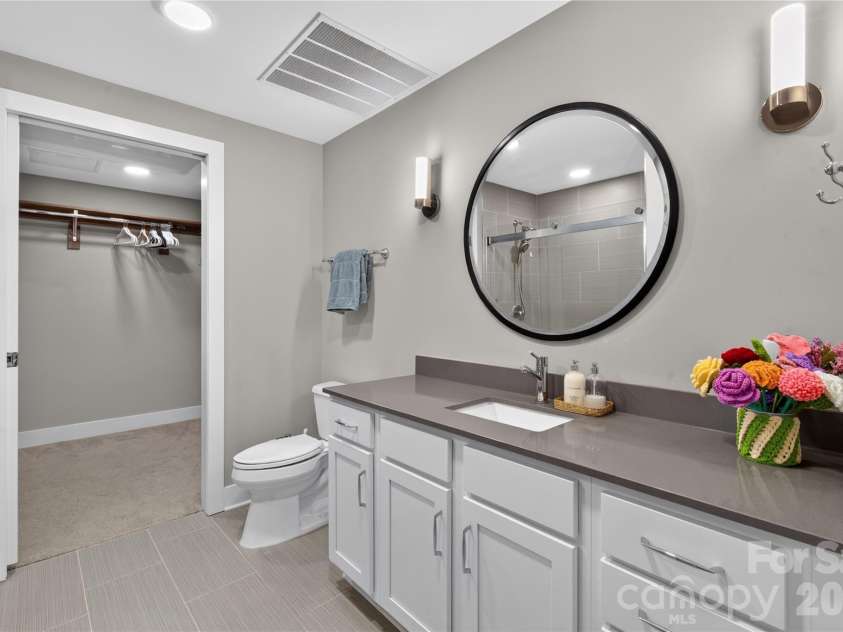 2401 Euclid Avenue, Charlotte, NC 28203.  MLS# CAR4399147, YatesRealty ID 19364. 