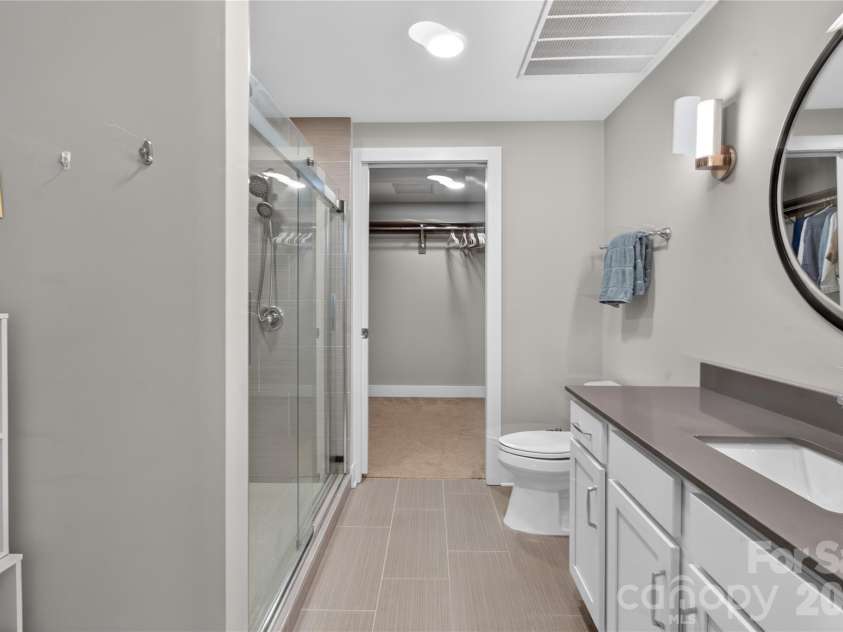 2401 Euclid Avenue, Charlotte, NC 28203.  MLS# CAR4399147, YatesRealty ID 19364. 