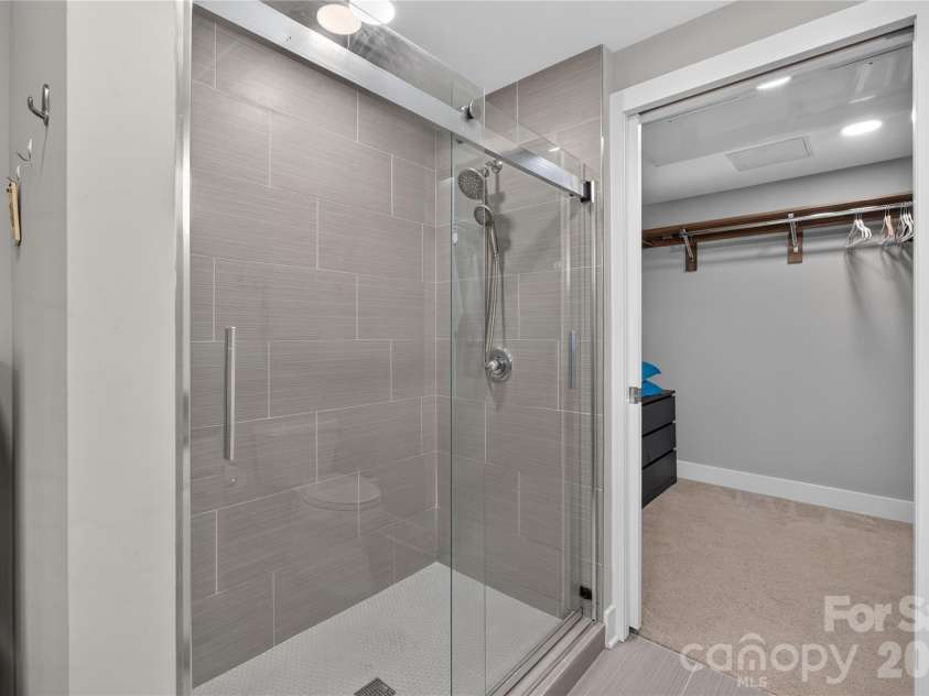 2401 Euclid Avenue, Charlotte, NC 28203.  MLS# CAR4399147, YatesRealty ID 19364. 