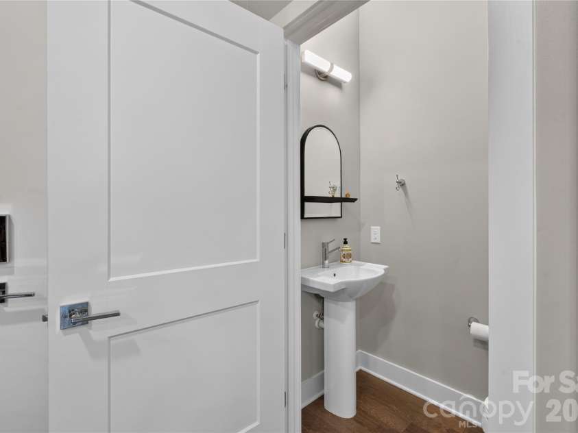 2401 Euclid Avenue, Charlotte, NC 28203.  MLS# CAR4399147, YatesRealty ID 19364. 