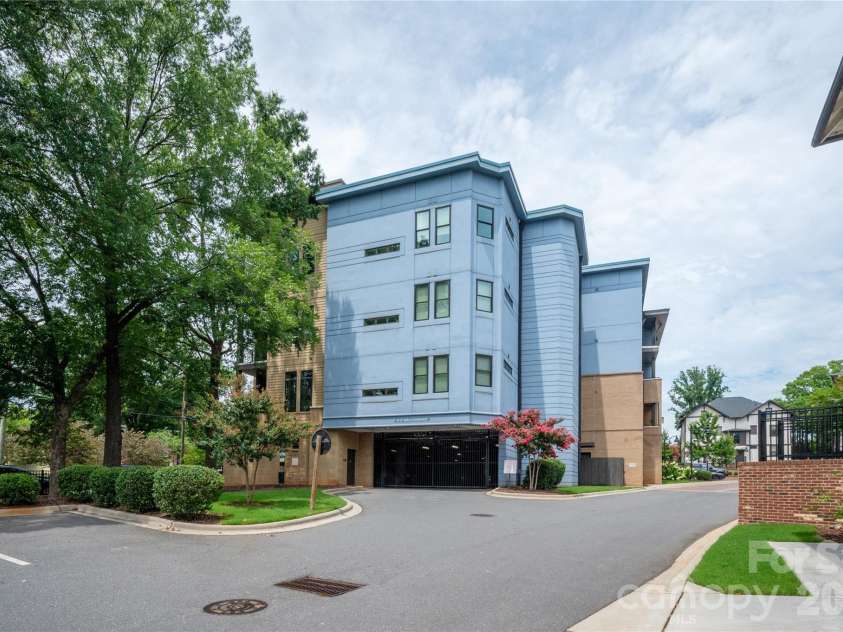 2401 Euclid Avenue, Charlotte, NC 28203.  MLS# CAR4399147, YatesRealty ID 19364. 
