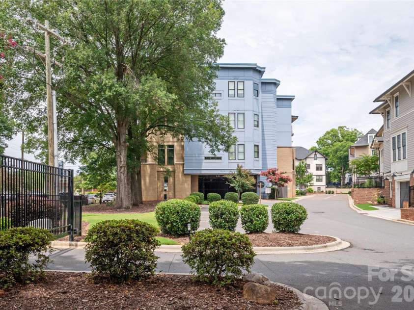 2401 Euclid Avenue, Charlotte, NC 28203.  MLS# CAR4399147, YatesRealty ID 19364. 