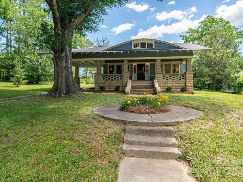 409 Grove Street, Lincolnton, NC 28092.  MLS# CAR4264134, YatesRealty ID 19364. 