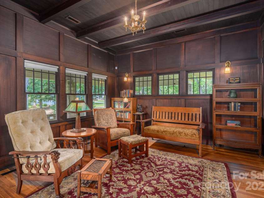 409 Grove Street, Lincolnton, NC 28092.  MLS# CAR4264134, YatesRealty ID 19364. 