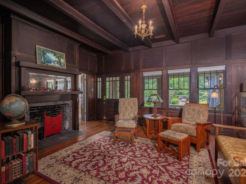 409 Grove Street, Lincolnton, NC 28092.  MLS# CAR4264134, YatesRealty ID 19364. 