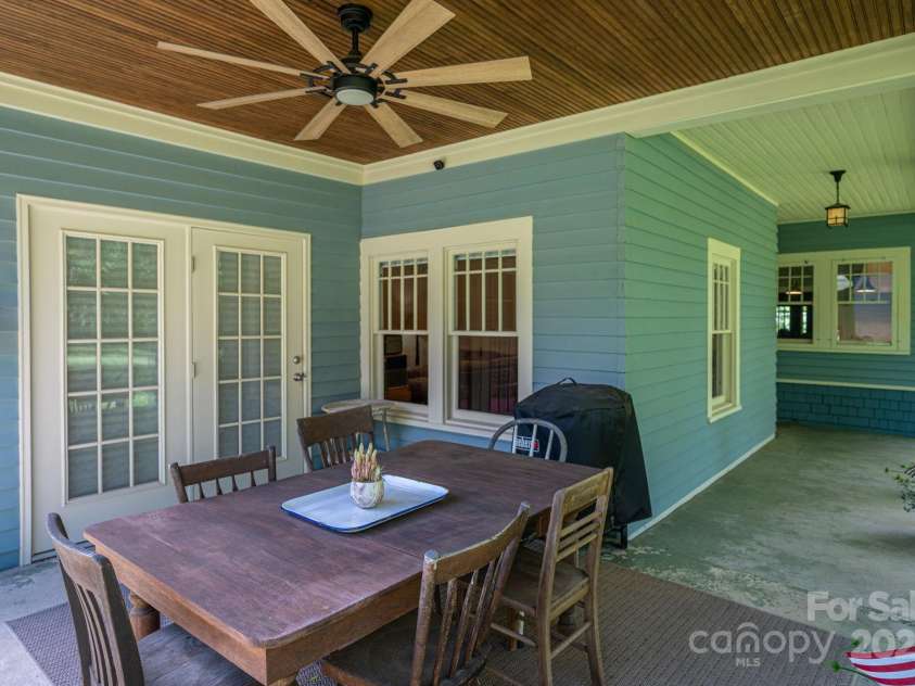 409 Grove Street, Lincolnton, NC 28092.  MLS# CAR4264134, YatesRealty ID 19364. 