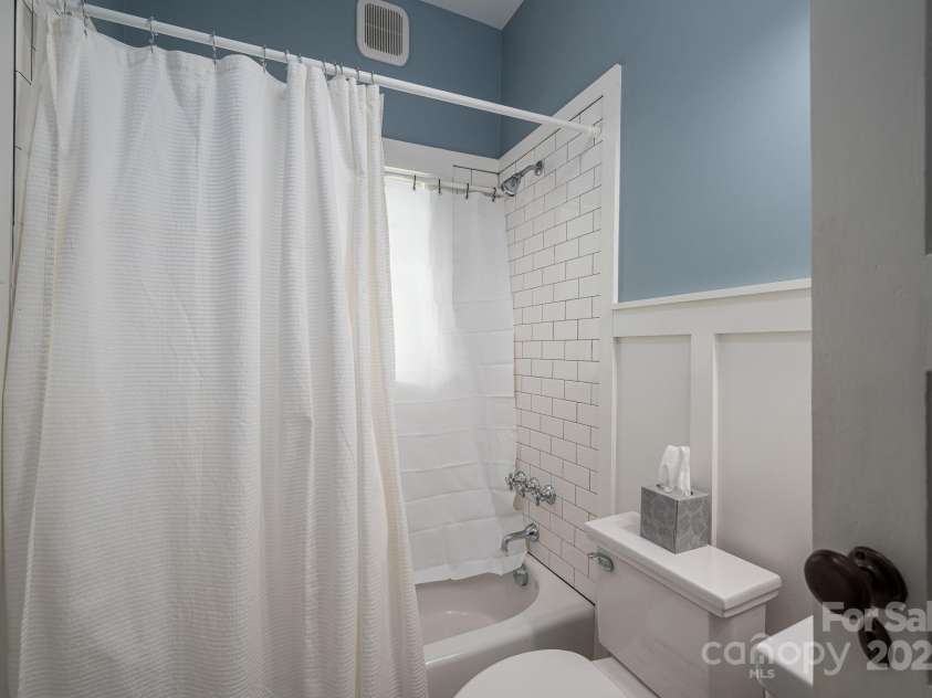 409 Grove Street, Lincolnton, NC 28092.  MLS# CAR4264134, YatesRealty ID 19364. Guest Bath
