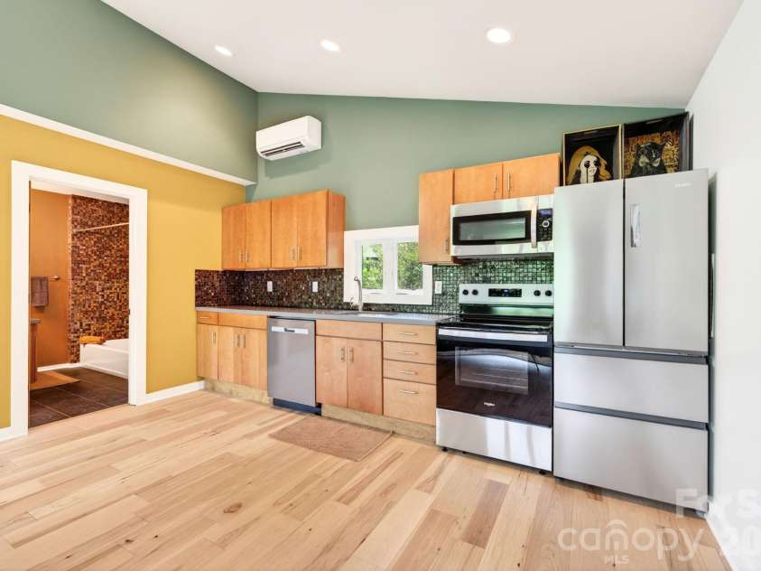 321 Barnard Avenue, Asheville, NC 28804.  MLS# CAR4372658, YatesRealty ID 19365. 2nd Kitchen