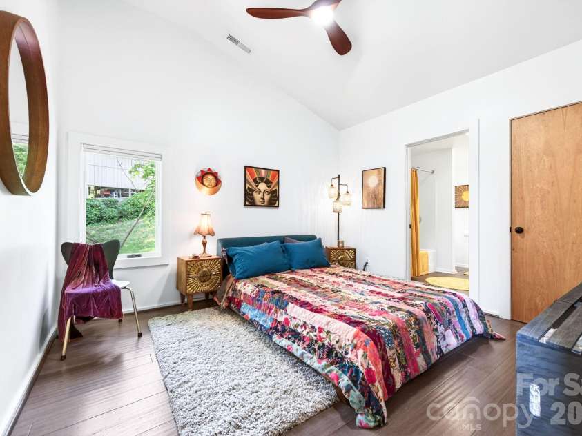 321 Barnard Avenue, Asheville, NC 28804.  MLS# CAR4372658, YatesRealty ID 19365. 3rd bedroom