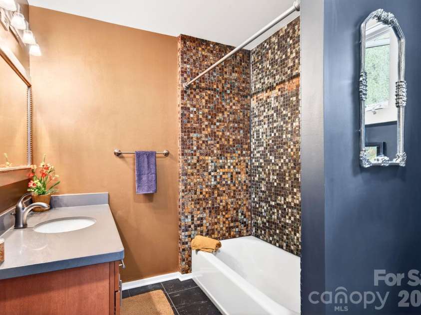 321 Barnard Avenue, Asheville, NC 28804.  MLS# CAR4372658, YatesRealty ID 19365. 4th Bathroom