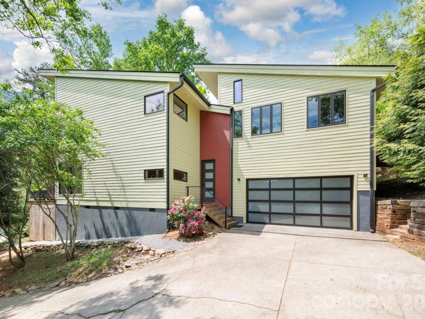 321 Barnard Avenue, Asheville, NC 28804.  MLS# CAR4372658, YatesRealty ID 19365. 