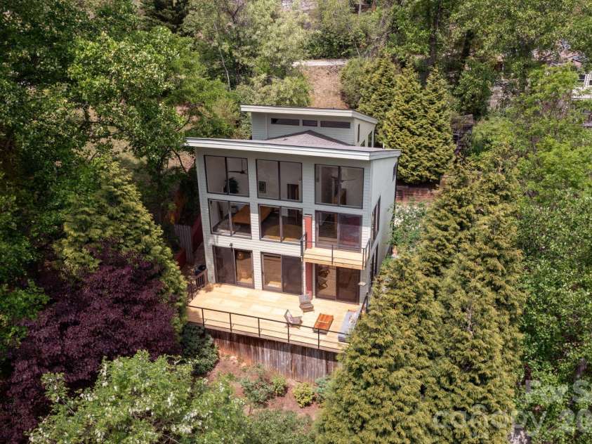 321 Barnard Avenue, Asheville, NC 28804.  MLS# CAR4372658, YatesRealty ID 19365. 