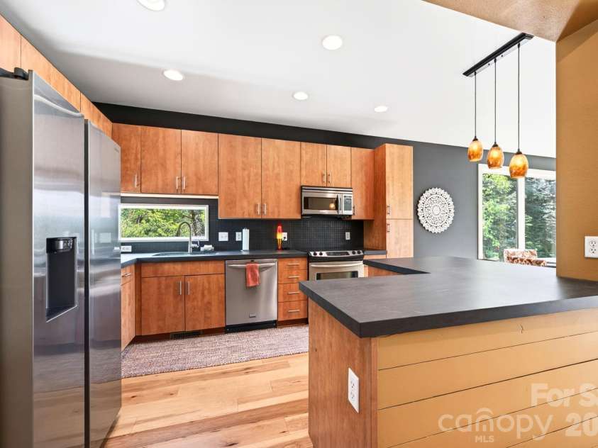 321 Barnard Avenue, Asheville, NC 28804.  MLS# CAR4372658, YatesRealty ID 19365. 