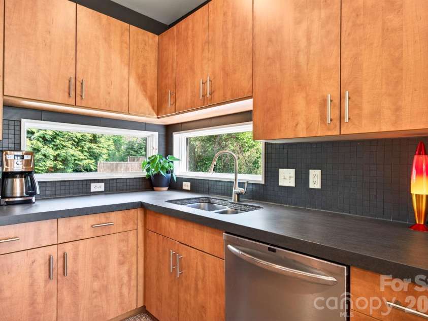 321 Barnard Avenue, Asheville, NC 28804.  MLS# CAR4372658, YatesRealty ID 19365. 