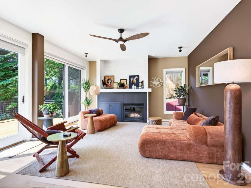 321 Barnard Avenue, Asheville, NC 28804.  MLS# CAR4372658, YatesRealty ID 19365. 
