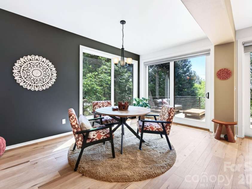 321 Barnard Avenue, Asheville, NC 28804.  MLS# CAR4372658, YatesRealty ID 19365. 
