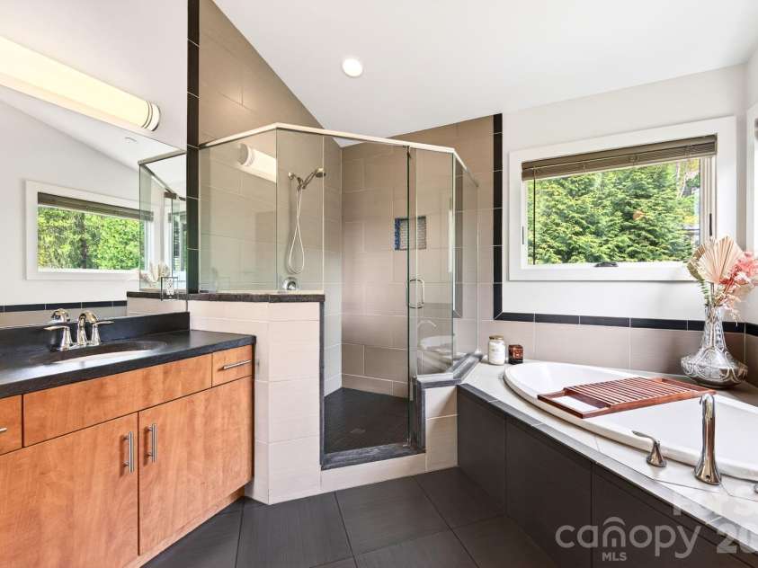 321 Barnard Avenue, Asheville, NC 28804.  MLS# CAR4372658, YatesRealty ID 19365. 
