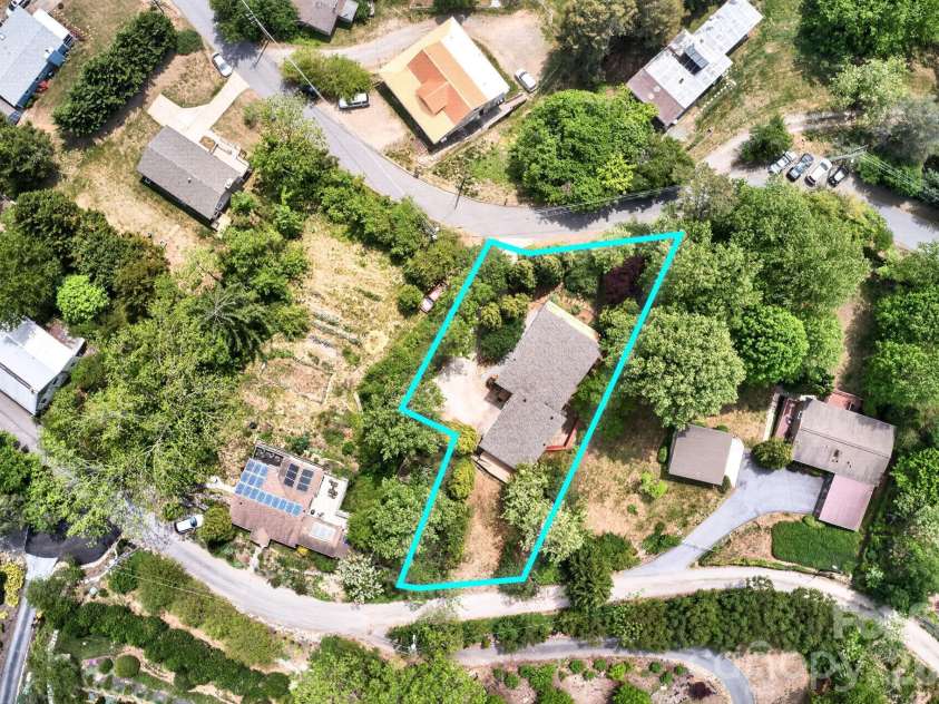 321 Barnard Avenue, Asheville, NC 28804.  MLS# CAR4372658, YatesRealty ID 19365. 