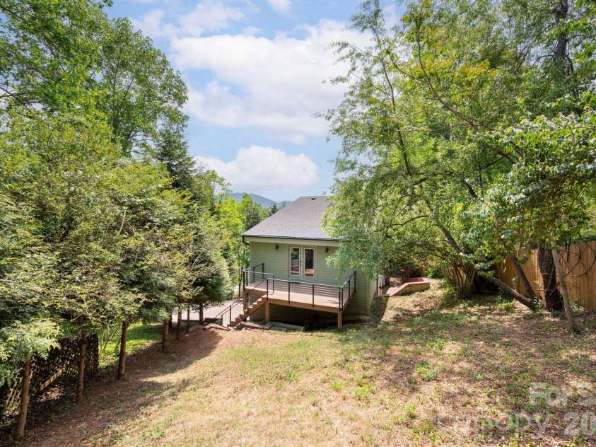 321 Barnard Avenue, Asheville, NC 28804.  MLS# CAR4372658, YatesRealty ID 19365. 