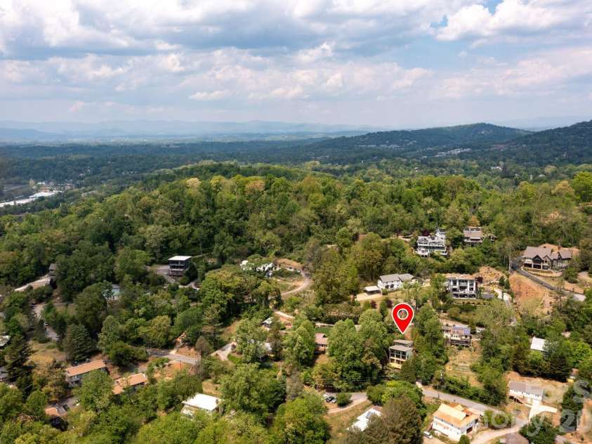 321 Barnard Avenue, Asheville, NC 28804.  MLS# CAR4372658, YatesRealty ID 19365. 
