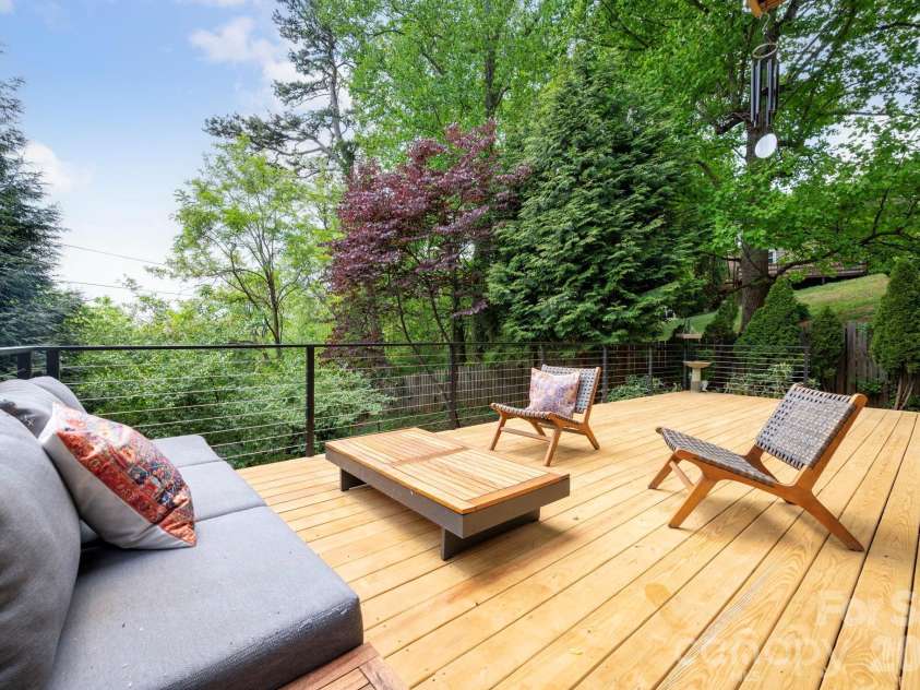 321 Barnard Avenue, Asheville, NC 28804.  MLS# CAR4372658, YatesRealty ID 19365. Front Deck