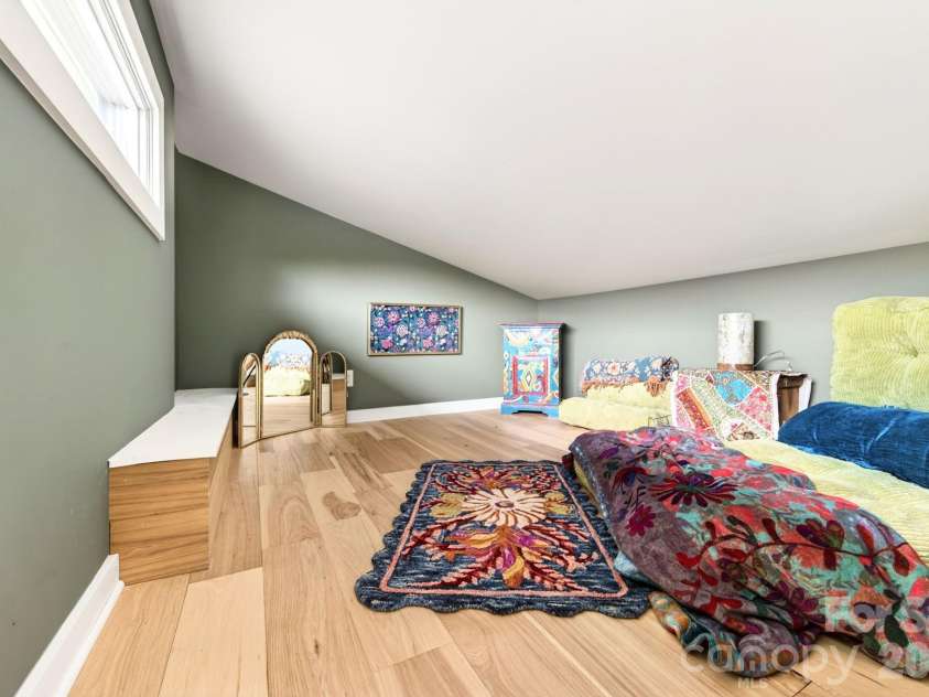 321 Barnard Avenue, Asheville, NC 28804.  MLS# CAR4372658, YatesRealty ID 19365. Loft