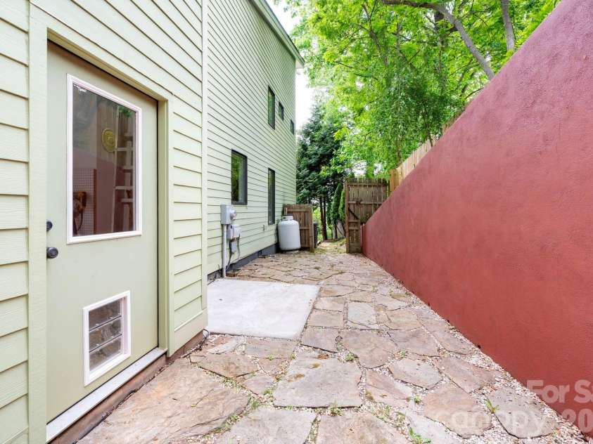 321 Barnard Avenue, Asheville, NC 28804.  MLS# CAR4372658, YatesRealty ID 19365. Patio