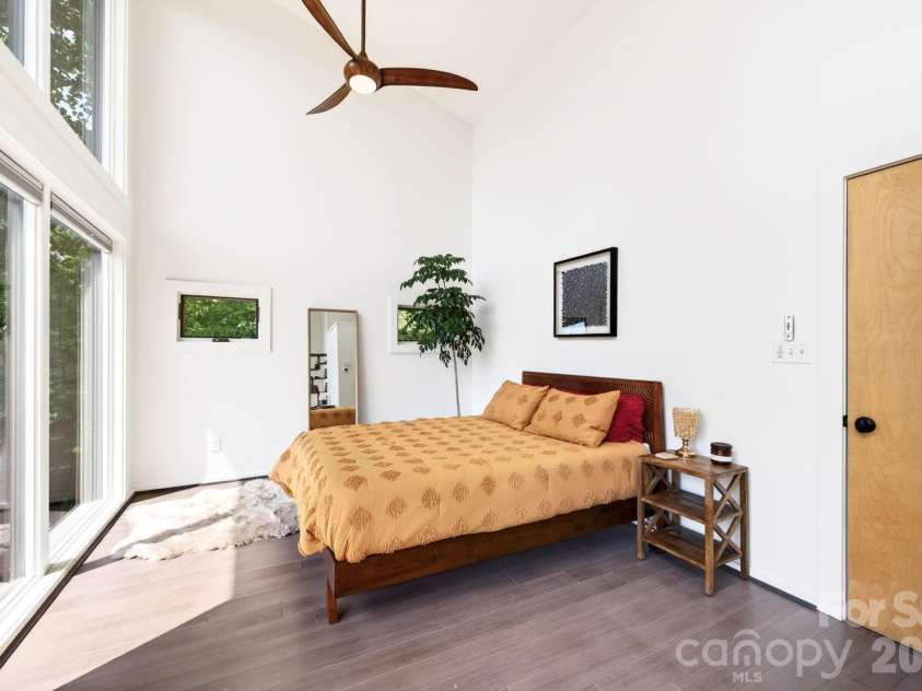 321 Barnard Avenue, Asheville, NC 28804.  MLS# CAR4372658, YatesRealty ID 19365. Primary Bedroom