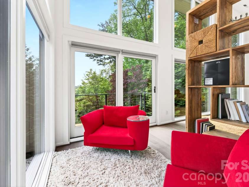 321 Barnard Avenue, Asheville, NC 28804.  MLS# CAR4372658, YatesRealty ID 19365. Primary Bedroom