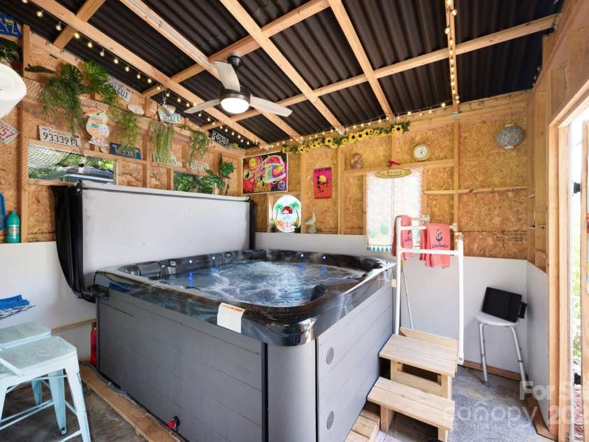 55 Upper Moffitt Road, Asheville, NC 28805.  MLS# CAR4268757, YatesRealty ID 19365. Hot Tub