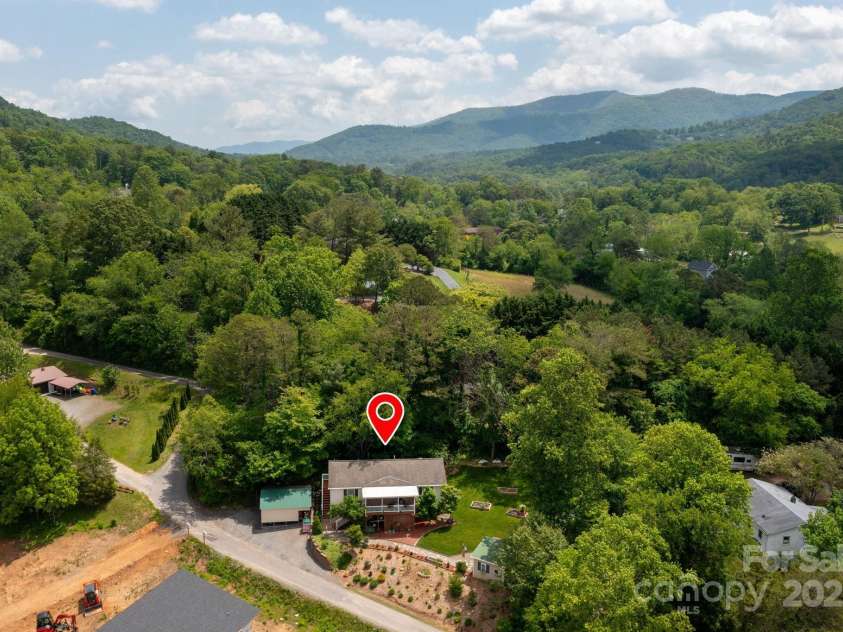 55 Upper Moffitt Road, Asheville, NC 28805.  MLS# CAR4268757, YatesRealty ID 19365. Your Next Home