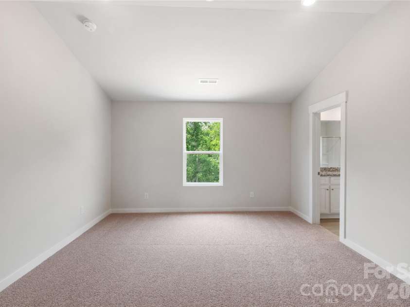 3410 Robindale Drive, Winston Salem, NC 27107.  MLS# CAR4359987, YatesRealty ID 19368. 