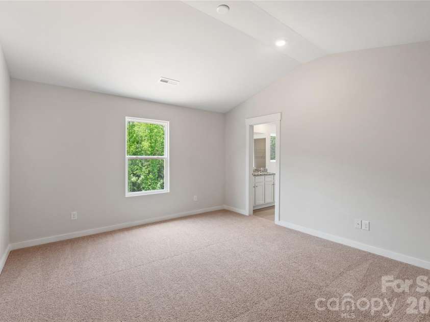 3410 Robindale Drive, Winston Salem, NC 27107.  MLS# CAR4359987, YatesRealty ID 19368. 