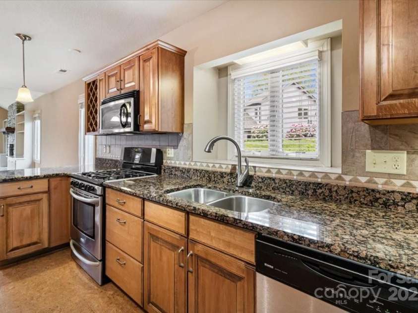 452 Kyfields None, Weaverville, NC 28787.  MLS# CAR4255494, YatesRealty ID 19368. Gas Range, Touchless Faucet