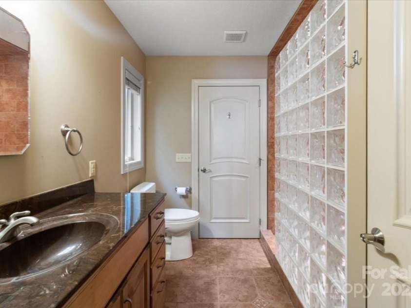 452 Kyfields None, Weaverville, NC 28787.  MLS# CAR4255494, YatesRealty ID 19368. Walk In Shower