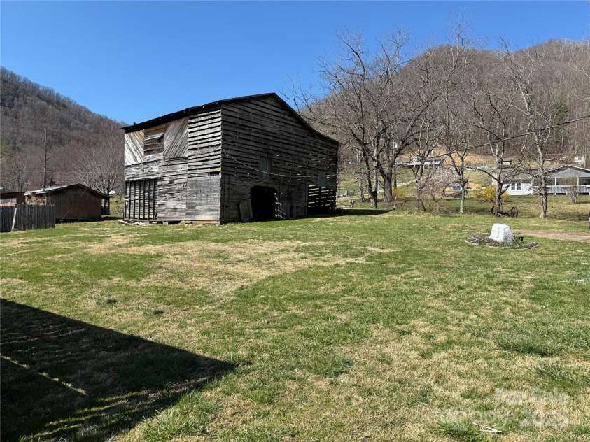 492 Paint Fork Road, Barnardsville, NC 28709.  MLS# CAR4239346, YatesRealty ID 19369. Cool Old Barn - Large level yard!